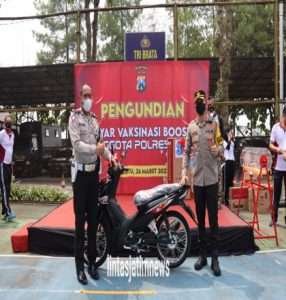 Doorprize Vaksinasi Booster Bagi Anggota Polres Batu, AKBP Yogi : Sebagai Penyemangat Anggota Dalam Melaksanakan Tugas