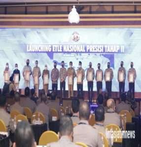 Kapolri Beri Penghargaan Kepada Gubernur Jatim dan beberapa kepala daerah serta stakeholder terkait Dukungan ETLE