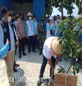 Peringati Hari Air Sedunia Ke 30, Danramil Paron beserta Anggotanya Sambut Bupati Ngawi di Desa Ngale