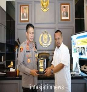 Inovasi Mobil Vaksin Keliling Polrestabes Surabaya Raih Awards PWI Jatim 2022