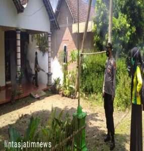 Bersama Tiga Pilar Polisi di Ngawi Lakukan Fogging Cegah DBD