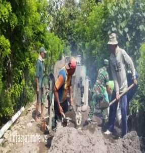 Babinsa Beri Motivasi Warga Repaking Gotong Royong Laksanakan Betonisasi