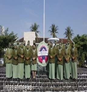 Sambut HUT Ke-76, Persit KCK Cab XX Dim 0806 Laksanakan Ziarah Tabur Bunga