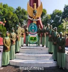 Jelang HUT Persit Ke 76, Persit Kartika Candra Kirana Cab XV Dim 0801 Gelar Ziarah Di TMP