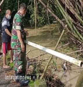 Debit Air Meningkat Babinsa Dan Warga Bersiaga