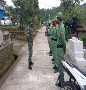 Babinsa Koramil 0805/10 Sine Berikan Pembinaan dan Pelatihan Linmas di wilayah Binaan