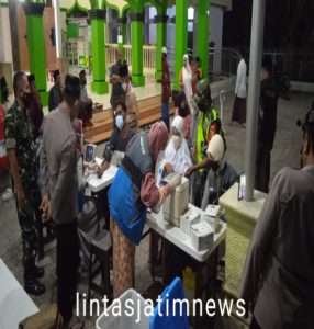 Dukung Pencapaian Target Vaksinasi, Koramil 0806/08 Karangan Gelar Serbuan Vaksin Malam Hari