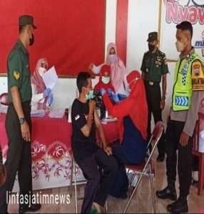 Danramil 20/Kismantoro Pantau Langsung Pelaksanaan Vaksinasi Di Desa Lemahbang
