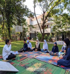 Kenalkan Permainan Tradisional dan Bahasa Inggris Melalui JEV Ngabuburit