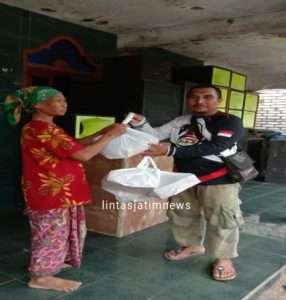 Keluarga Panahan Hayyin Archery School Bagi Takjil dan Iftor