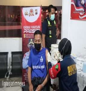 Percepat Capaian Vaksinasi Untuk Herd Immunity, Polres Pasuruan Kota Gelar Vaksinasi Malam Hari