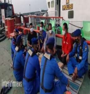 Akrabnya Polisi dan Nelayan Surabaya, Berbuka Puasa,Sholat dan Sahur di Tengah Laut