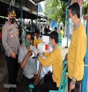 Kapolres Gresik Tinjau Vaksininasi Karyawan Perusahaan Di Wilayah Driyorejo