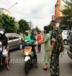 Jelang Berbuka Puasa, Kodim 0728/Wonogiri Bagikan Ratusan Bungkus Takjil