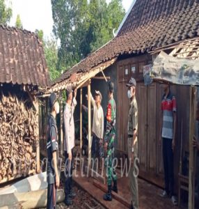 Angin Puting Beliung Terjang Rumah Warga TNI Polri Sigap Tanggap Bencana