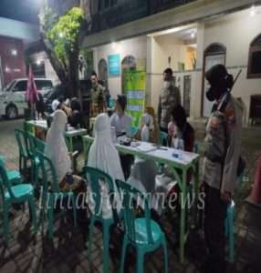 Polda Jatim Menggandeng Pengurus Masjid Gelar Vaksinasi Malam, capai 1006 Dosis Vaksin Booster