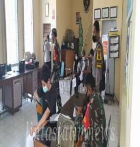 Tingkatkan Imun Tubuh, Kodim 0735/ Surakarta Gelar Serbuan Vaksinasi Booster Bagi Masyarakat di Pasar Gede