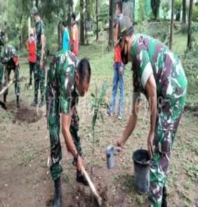Lindungi Hutan Kota, Koramil 04/Jebres Laksanakan Penanaman Pohon