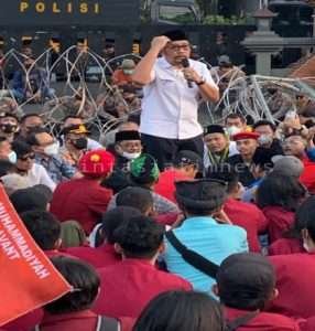 Aksi Demo Mahasiswa Cipayung Plus Surabaya Berjalan Dengan Aman dan Ditutup Dengan Buka Puasa Bersama di Depang Gedung DPRD Jatim