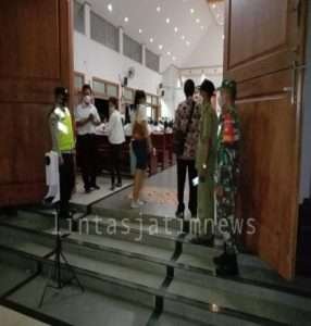 Babinsa Simo Amankan Malam Paskah