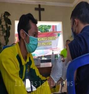 Vaksinasi Mobile Kodim 0801/Pacitan Sasar Para jemaat Gereja GKJW Pacitan.