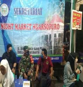 Babinsa Keprabon Laksanakan Pengamanan Dan Pemantauan Night Market Ngarsopuro