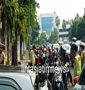 Tradisi, menukarkan uang baru jelang lebaran tiba