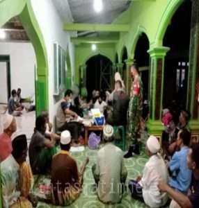 Pastikan Berjalan Lancar,Babinsa Koramil Paron Pantau Pelaksanaan Vaksinasi Di Masjid Baitul Falah