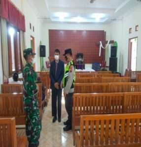 Umat Kristiani Jatisrono Rayakan Paskah, Koramil Dan Polsek Amankan Tempat Ibadah