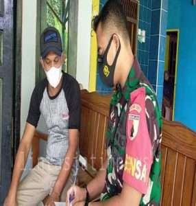 Pelihara Hubungan Baik, Babinsa Koramil 0801/01 Pacitan Lakukan Komsos Dengan Masyarakat