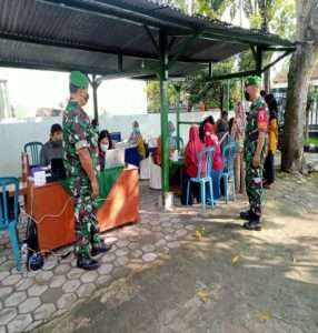 Babinsa Anggota Koramil 0805/05 Karangjati melaksanakan pendampingan Vaksinasi dosis 1,2 dan Booster kepada masyarakat