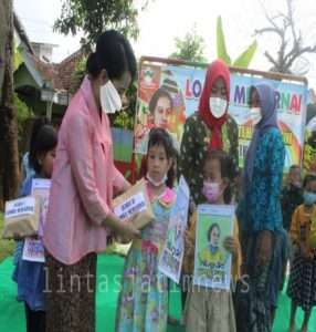 Peringatan Hari Kartini, Taman Kanak-Kanak Kartika IV-27 Trenggalek Adakan Lomba Mewarnai