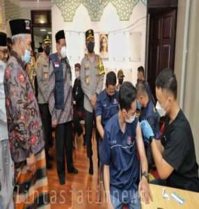PWNU Jatim bersama Kanwil Kemenag dan Forkopimda Jatim Gelar Vaksinasi Serentak, Targetkan 210.150 Dosis dalam 3 hari