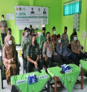 Dampingi Kapolres, Dandim Ikuti Program 1 Juta Vaksinasi Booster Secara Virtual di MTSN 5 Tulungagung