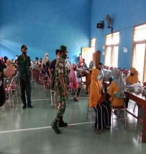 Jalin Kebersamaanya,Babinsa Koramil 01/Ngawi Komsos Dengan Warga Binaan