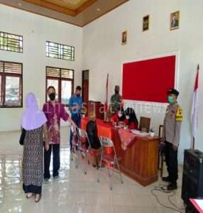 Sinergi Koramil Dan Polsek Wuryantoro Pantau Penyaluran Bansos