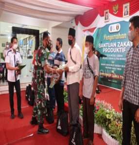 Dandim Ngawi Turut Serahkan Bantuan Zakat Produktif Kepada Pelaku Usaha Ultra Mikro