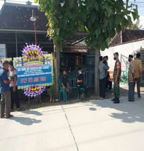 Sertu Imron Takziah Ke Rumah Warga Binaannya Yang Meninggal Dunia