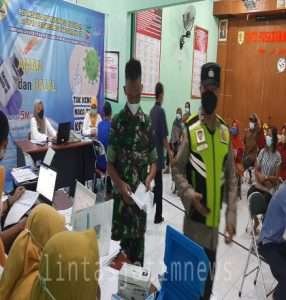 Koramil 14/Jatisrono Terus Dampingi Vaksinasi Yang Dilakukan Tenaga Kesehatan