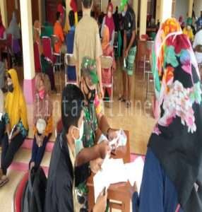 Sukseskan Program Vaksinasi, Babinsa Terus Dampingi Vaksinator