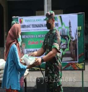 Kodim Tulungagung Salurkan Zakat Fitrah Kepada Para Penerima Zakat