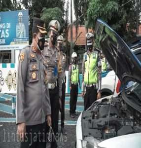 Kapolres Gresik Cek Kendaraan Operasional