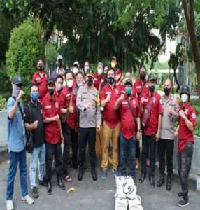 Berkah Ramadhan, GOP Mitra Polres Gresik Bagi-bagi Takjil