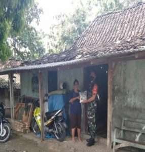 Babinsa Wonosegoro Salurkan Zakat Fitrah