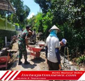 Kebersamaan Dalam Giat Karya Bakti Pembuatan Talut di Desa Ketanggung.