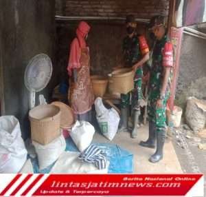 Babinsa Koramil 22/Slogohimo Jalin Komunikasi Sosial Degan Pengusaha Penggilingan Padi