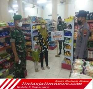 Peningkatan Aktivitas Warga Babinsa Ingatkan Prokes Di Pertokoan
