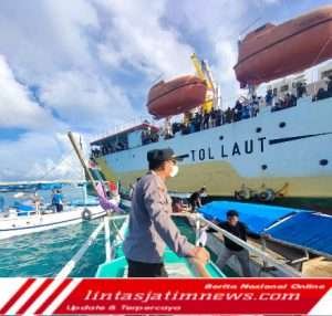 Polres Sumenep  Evakuasi Penumpang Kapal Sabuk Nusantara 91 yang Kandas di Pulau Setabok