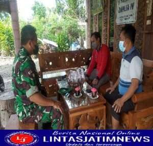 Babinsa Posramil Pitu Lakukan Komsos Dengan Tokoh Masyarakat Desa Banjarbanggi