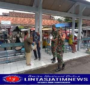 Babinsa Beri Himbauan Dan Bagikan Masker Di Terminal Karanggede